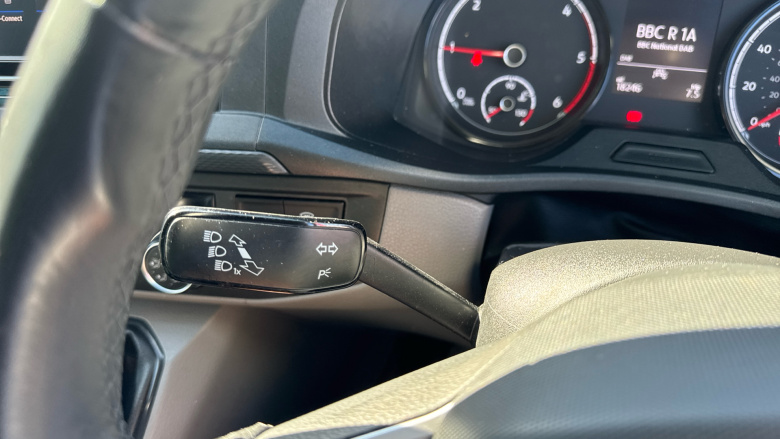 Volkswagen Transporter T32 Swb Diesel 2.0 TDI 110 Highline Kombi Van